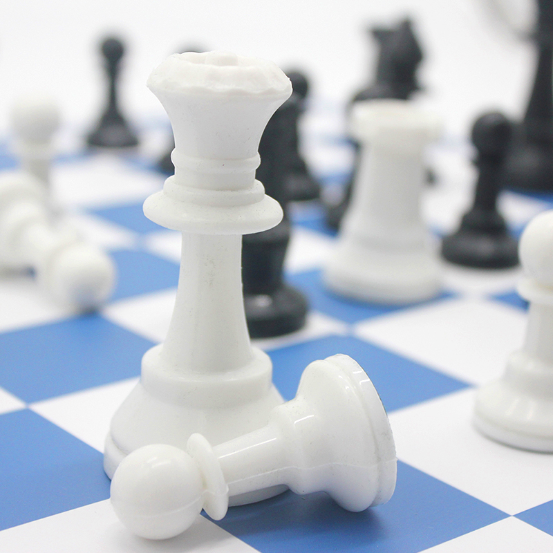 Complete with Board and Pieces Classic Standard Chess Set